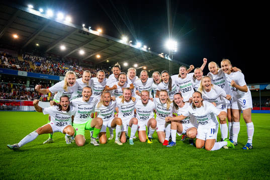 Players of Norway celebrate