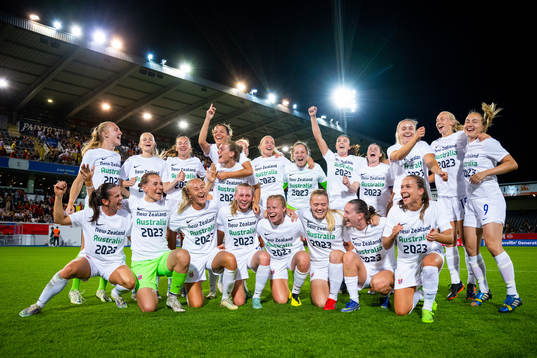 Players of Norway celebrate