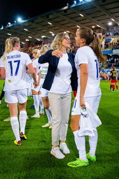 Hege Riise, head coach of Norway, and Guro Reiten celebrate