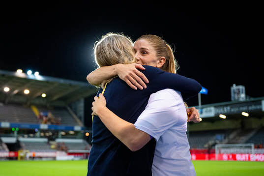 Hege Riise, head coach of Norway, and Maren Mjelde