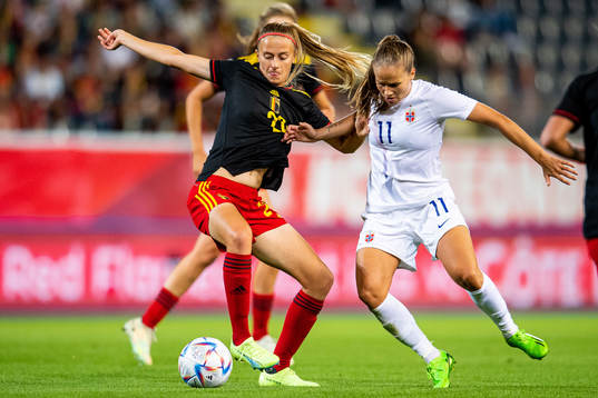 Julie Biesmans of Belgium and Guro Reiten of Norway