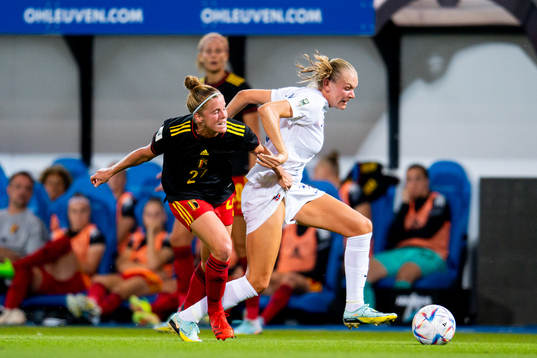 Laura Deloose of Belgium and Frida Maanum of Norway
