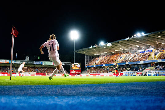 Guro Reiten of Norway takes a corner kick