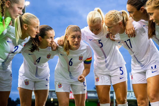 Goalkeeper Aurora Mikalsen, Anja Sønstevold, Tuva Hansen,