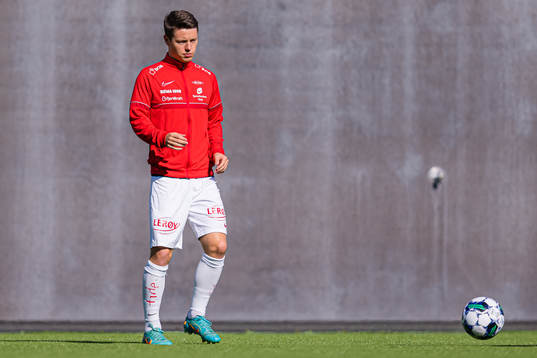 Mathias Knutsen Rasmussen of Brann warms up