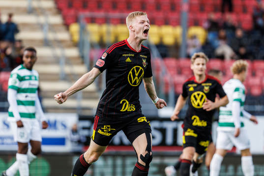 Östersunds Malcolm Stolt jublar