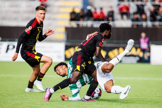 Östersunds Yannick Adjoumani och Västerås SKs Alex