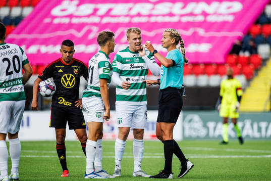 Västerås SKs Simon Gefvert och Simon Johansson i samtal