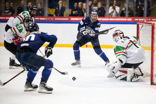 Susanna Tapani and Elisa Holopainen of Finland