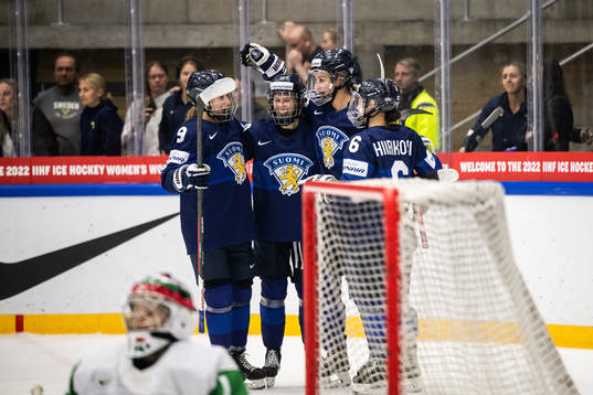 Nelli Laitinen, Susanna Tapani, Elisa Holopainen and Jenni