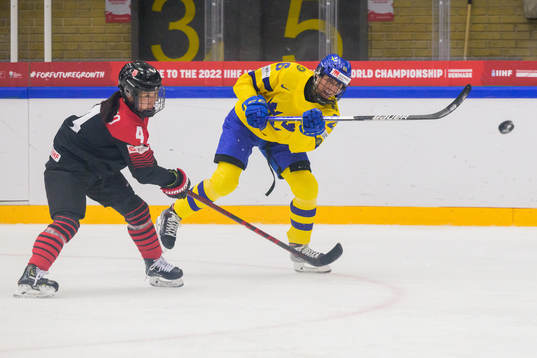Ayaka Hitosato of Japan and Hanna Olsson of Sweden