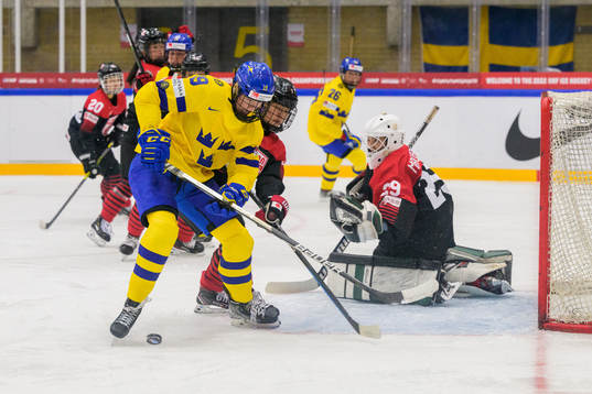 Sara Hjalmarsson of Sweden against Kanami Seki of Japan
