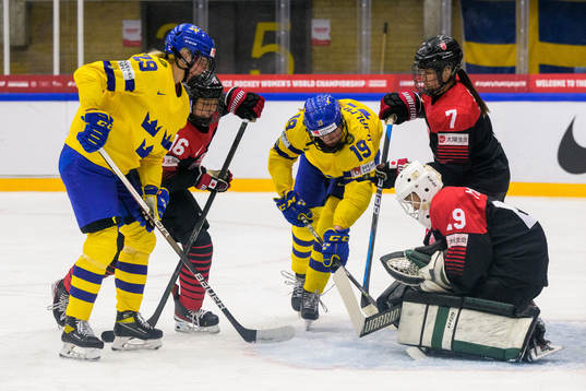 Olivia Carlsson and Sara Hjalmarsson of Sweden against