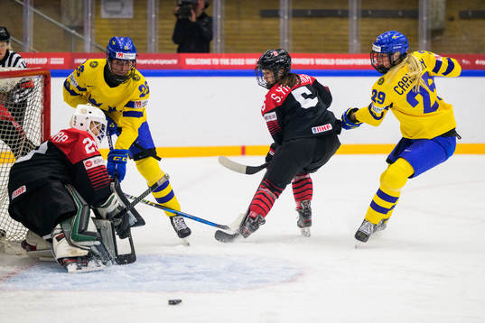Hanna Olsson and Olivia Carlsson of Sweden against