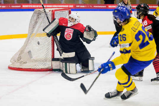 Hanna Olsson of Sweden scores 4-4
