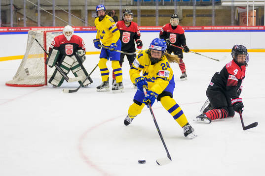 Felizia Wikner-Zienkiewicz of Sweden and Ayaka Hitosato of