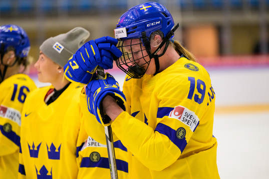 Sara Hjalmarsson of Sweden looks dejected