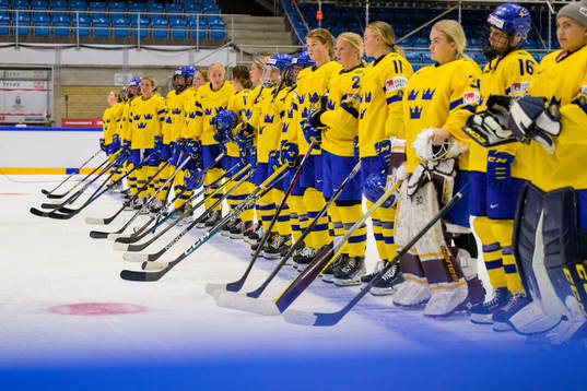 Players of Sweden look dejected
