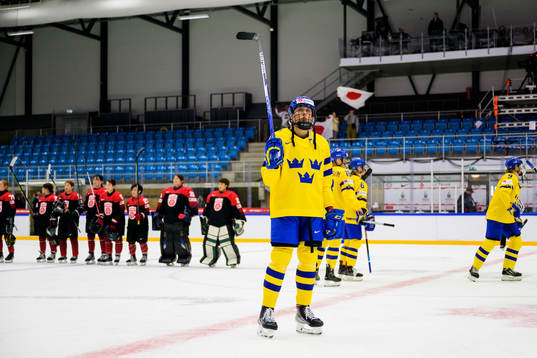 Hanna Olsson of Sweden loks dejected