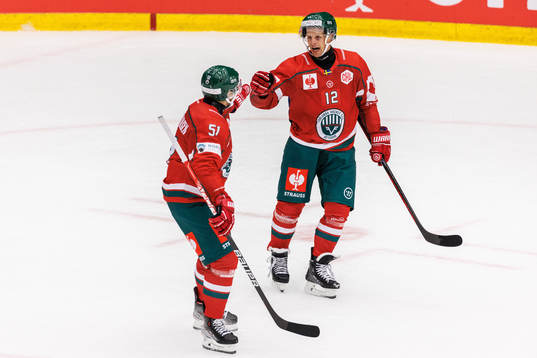 Max Friberg of Frölunda celebrates afgter scoring 5-0