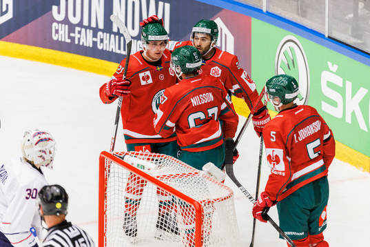 Jere Innala  of Frölunda celebrate with teammates