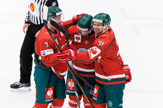Nicklas Lasu of Frölunda celebrates