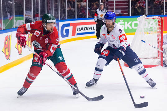 Mats Rosseli Olsen of Frölunda and Jan Nijenhuis of
