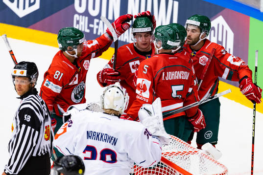 Jere Innala  of Frölunda celebrates scoring 6-1