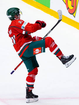Jere Innala  of Frölunda celebrates scoring 6-1