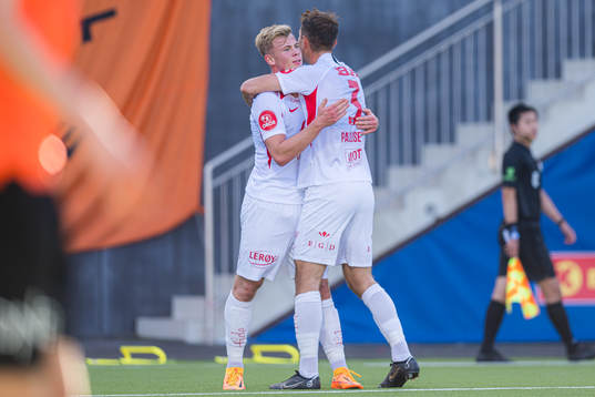 Aune Selland Heggebø of Brann celebrates