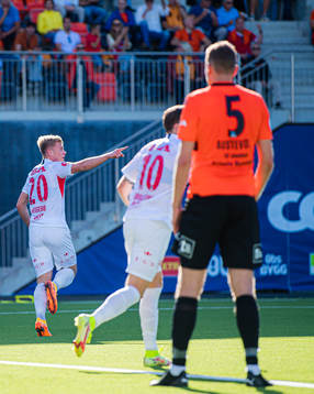 Aune Selland Heggebø of Brann celebrates