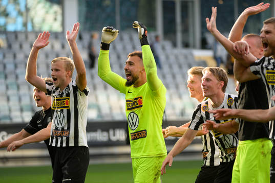 Landskronas Johan Rapp , målvakt Amr Kaddoura Viktor