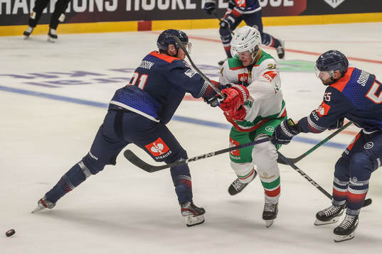 Marco Kasper of Rögle and henrik Nilsson of Fehervar