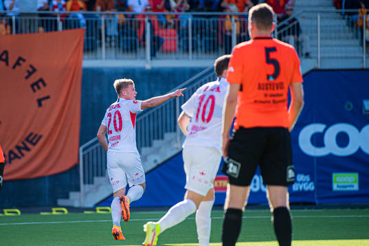 Aune Selland Heggebø of Brann celebrates