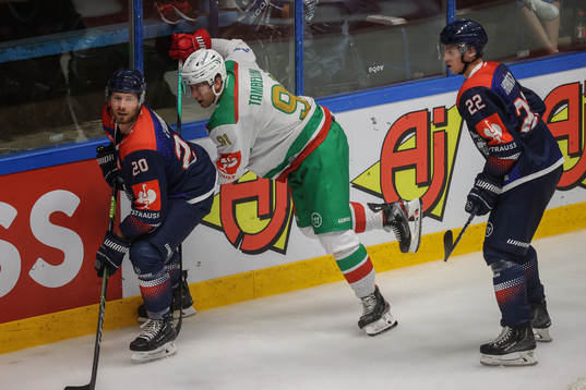 Adam Tambellini of Rögle and Gleason Fournier and Milan