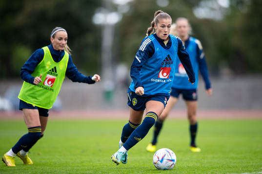 Kosovare Asllani and Filippa Angeldahl