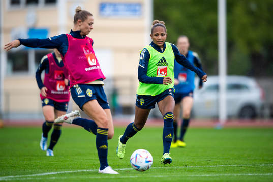 Fridolina Rolfö and Madelen Janogy