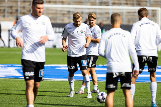 Örebros Erik Björndahl på uppvärmningen