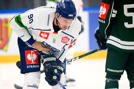 Luke Adam of Straubing Tigers