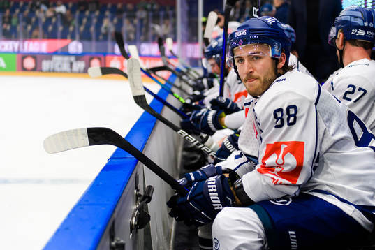 Straubing Tigers JC Lipon looks dejected