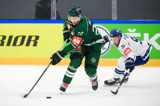 Färjestad Per Åslund and Straubing Tigers Jason Akeson