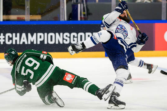 Färjestad Linus Johansson  and Straubing Tigers Cody Lampl