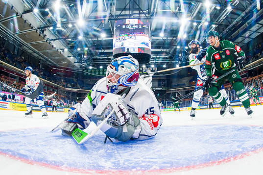 Straubing Tigers goaltender Hunter Miska