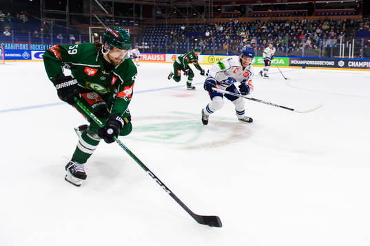 Färjestad Linus Johansson  and Straubing Tigers Parker