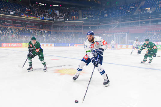 Färjestad Marcus Nilsson and Straubing Tigers Travis