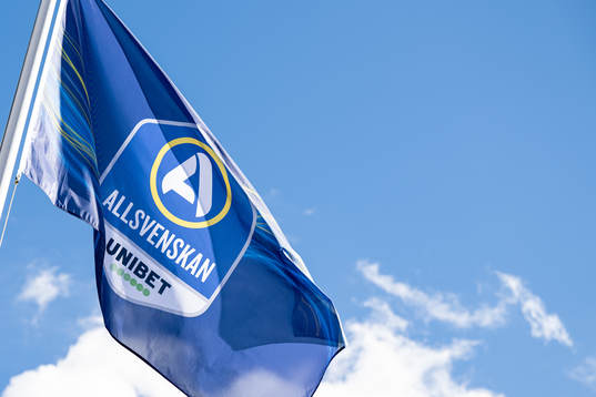 Flagga med Allsvenskan och Unibets loggor