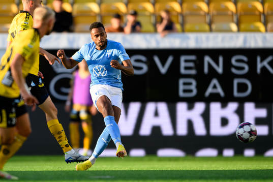 Malmö FFs Isaac Kiese Thelin gör 1-2