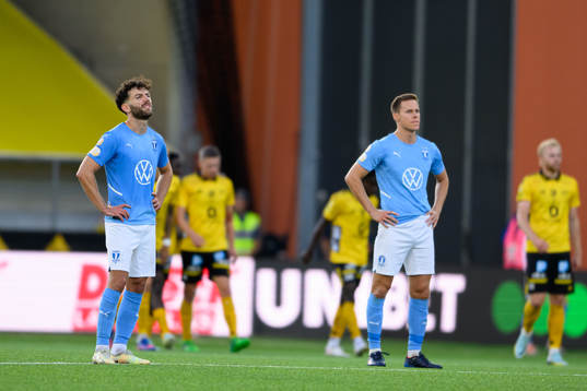 Malmö FFs Erdal Rakip och Niklas Moisander deppar