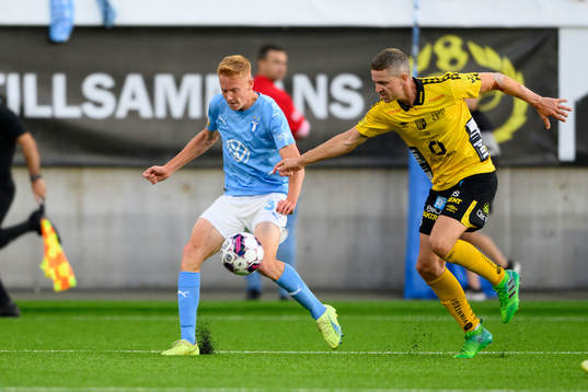 Malmö FFs Hugo Larsson och Elfsborgs Andre Ibsen Rømer