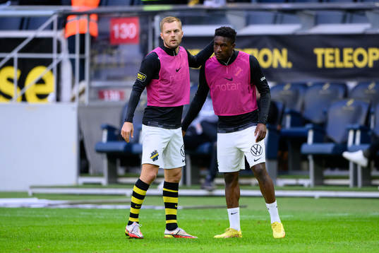 AIKs Sebastian Larsson och Josafat Mendes innan